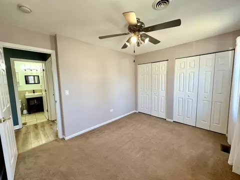 Bedroom - 689 Gardenia Ln, Bartlett, IL 60103 photo 4 of 8