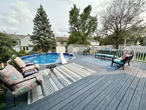 Exterior - 689 Gardenia Ln, Bartlett, IL 60103 photo 4 of 7