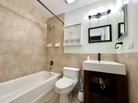 Bath - 689 Gardenia Ln, Bartlett, IL 60103 photo 4 of 4