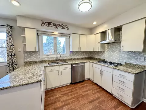 Kitchen - 689 Gardenia Ln, Bartlett, IL 60103 photo 1 of 4