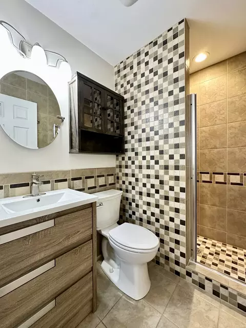 Bath - 689 Gardenia Ln, Bartlett, IL 60103 photo 2 of 4