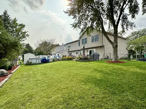 Exterior - 689 Gardenia Ln, Bartlett, IL 60103 photo 3 of 7
