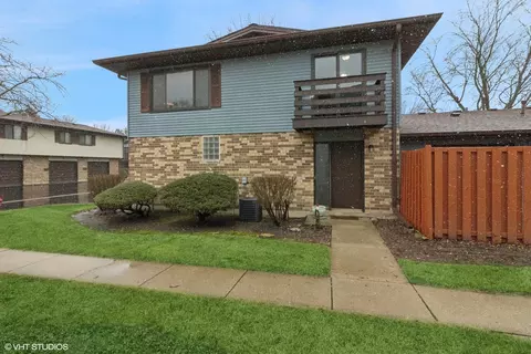1575 Avati Ln #D, Aurora, IL 60505
