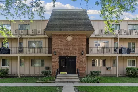 2502 Algonquin Rd #9, Rolling Meadows, IL 60008