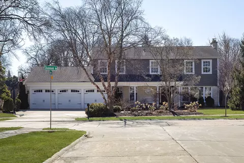 2915 Shannon Rd, Northbrook, IL 60062