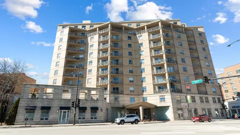 4350 N Broadway St #807, Chicago, IL 60613