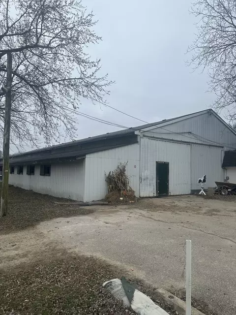 28044 W Roberts Rd, Barrington, IL 60010