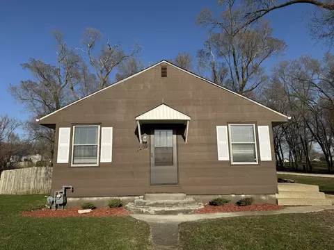 1209 Riverdale Rd, Rock Falls, IL 61071