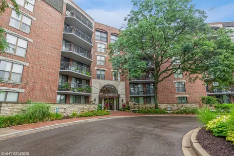 511 Aurora Ave #209, Naperville, IL 60540
