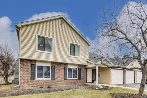 7020 Rhodes Ct #101, Woodridge, IL 60517