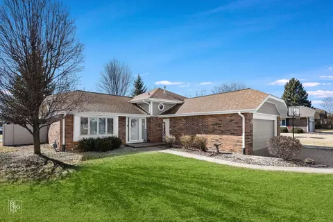 8207 W 141st St, Orland Park, IL 60462