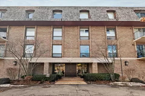 134 Green Bay Rd #309, Winnetka, IL 60093