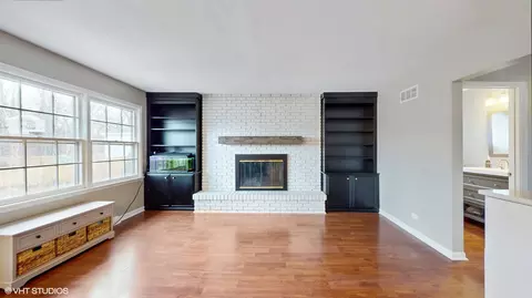 Living - 1509 Hill Ave, Wheaton, IL 60187 photo 3 of 4