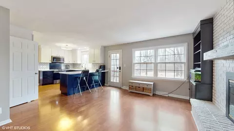 Living - 1509 Hill Ave, Wheaton, IL 60187 photo 4 of 4