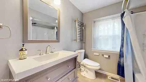 Bath - 1509 Hill Ave, Wheaton, IL 60187 photo 2 of 3