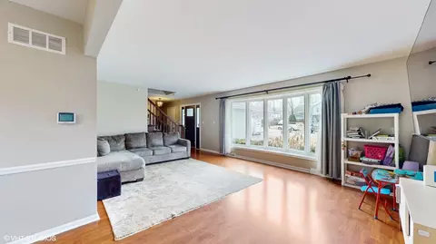 Living - 1509 Hill Ave, Wheaton, IL 60187 photo 2 of 4
