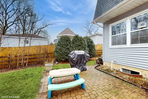 Exterior - 1509 Hill Ave, Wheaton, IL 60187 photo 4 of 9