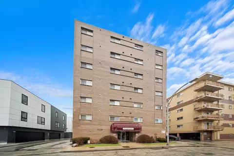 7449 Washington St #404, Forest Park, IL 60130