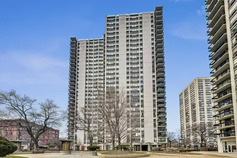 1460 N Sandburg Ter #504A, Chicago, IL 60610