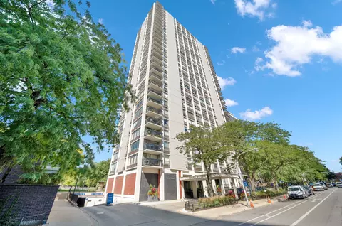 1455 N Sandburg Ter #705, Chicago, IL 60610
