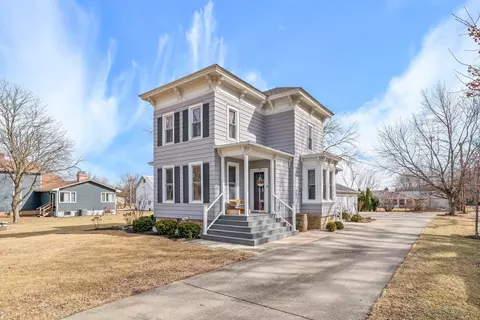 304 Rhodes Ave, Big Rock, IL 60511