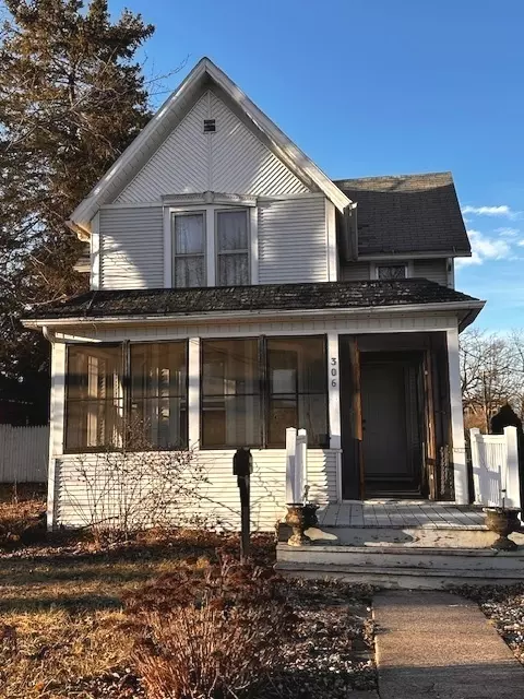 306 6th St, Mendota, IL 61342