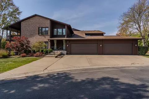 3121 Toulon Dr #1E, Northbrook, IL 60062