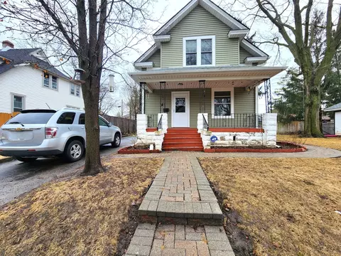 715 Logan Ave, Elgin, IL 60120