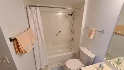 Bath - 1477 Thacker Ave #310, Des Plaines, IL 60016 photo 6 of 7