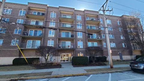 1477 Thacker Ave #310, Des Plaines, IL 60016