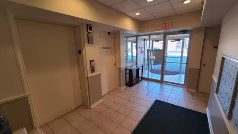 Entry Way - 1477 Thacker Ave #310, Des Plaines, IL 60016 photo 2 of 3