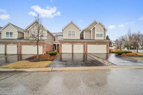 802 Mckenzie Station Dr, Lisle, IL 60532