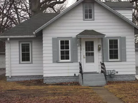 1332 Walnut St, Waukegan, IL 60085