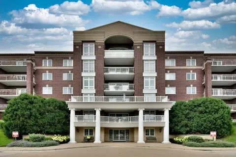7051 W Touhy Ave #501, Niles, IL 60714