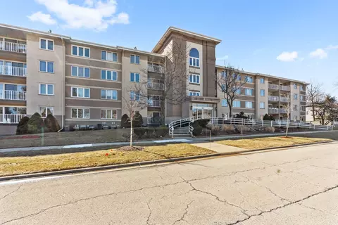 440 E Montrose Ave #310, Wood Dale, IL 60191