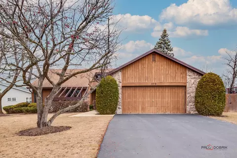 372 White Oak Ct, Gurnee, IL 60031