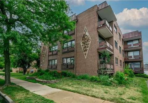 6517 N California Ave #202, Chicago, IL 60645