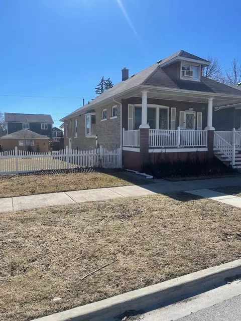 9019 Grant Ave, Brookfield, IL 60513
