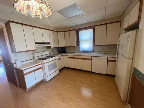 Kitchen - 9019 Grant Ave, Brookfield, IL 60513 photo 2 of 3