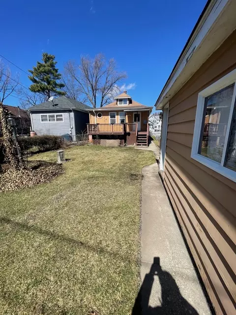 Exterior - 9019 Grant Ave, Brookfield, IL 60513 photo 6 of 7
