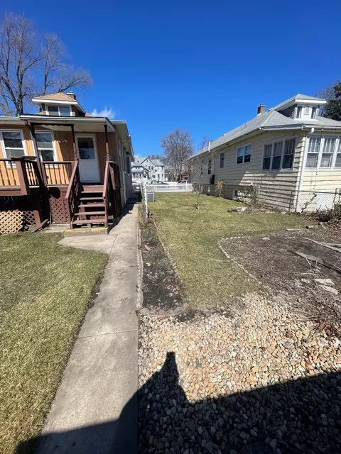 Exterior - 9019 Grant Ave, Brookfield, IL 60513 photo 4 of 7