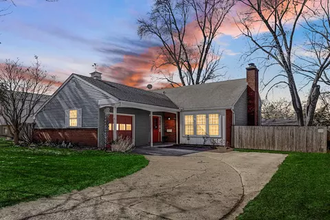 327 S 14th St, Saint Charles, IL 60174