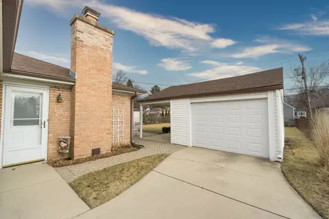 Exterior - 1131 S 3rd Ave, Des Plaines, IL 60016 photo 6 of 11
