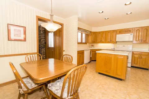 Kitchen - 1131 S 3rd Ave, Des Plaines, IL 60016 photo 1 of 4