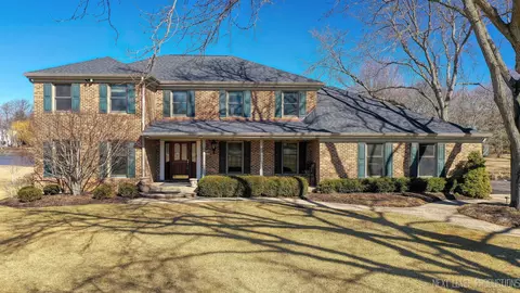 54 Flint Dr, Lake Barrington, IL 60010