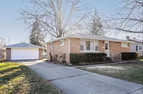 320 W State St, North Aurora, IL 60542