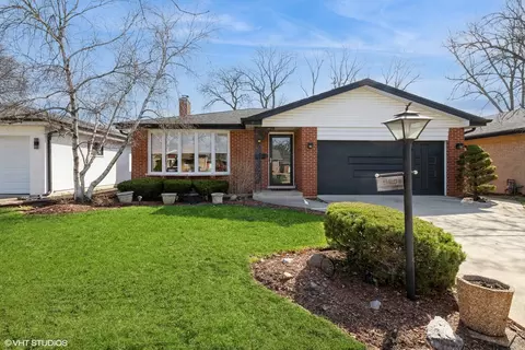 525 N Redfield Ct, Park Ridge, IL 60068