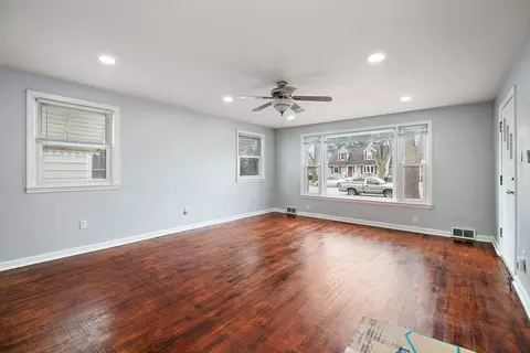 Living - 638 Beckman Dr, Kankakee, IL 60901 photo 1 of 4