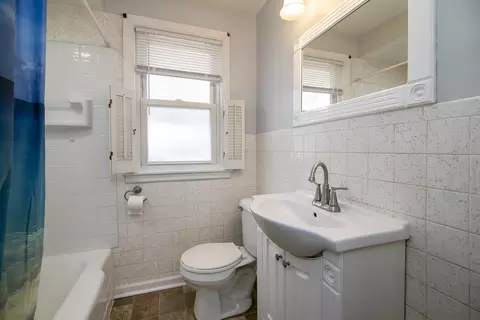 Bath - 638 Beckman Dr, Kankakee, IL 60901 photo 1 of 1