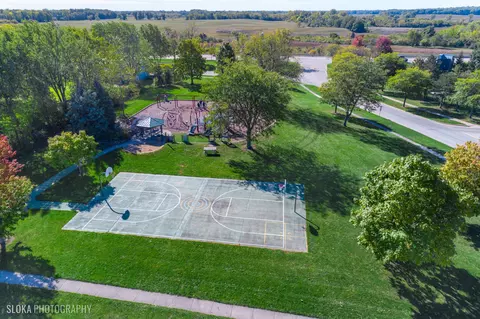 View/Area - 4170 N Firestone Dr, Hoffman Estates, IL 60192 photo 4 of 9